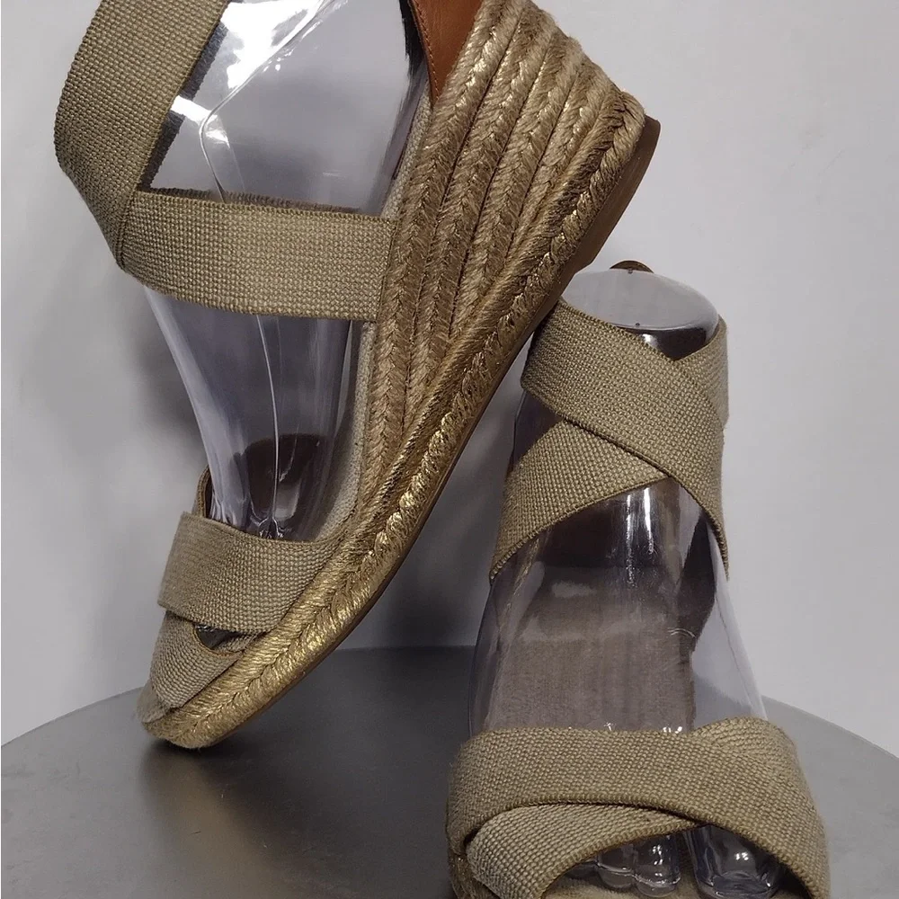 Tory Burch Women's Tan Wedge Sandals size 8 pre owned good condition